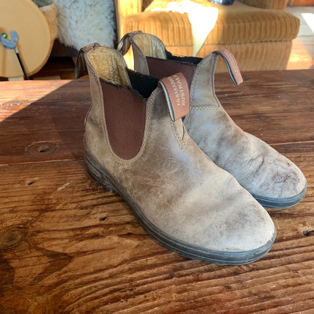 Rustic Brown Leather Blundstone Boots - Womens